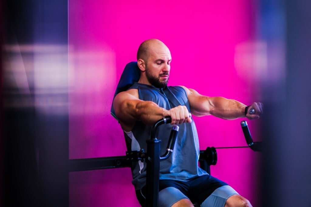 IG pics: ana_mariacalugar_foto IG model: octaviu_ch Book your photoshoot with me now! Gym session.