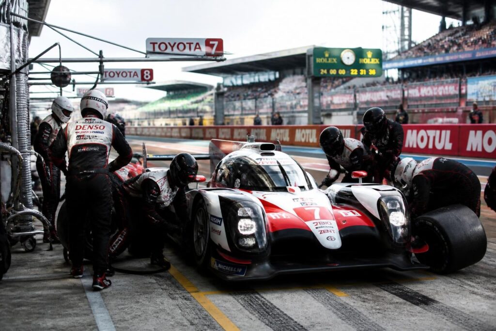 découvrez ce que sont les pitstoppers et leur rôle essentiel dans les sports mécaniques pour optimiser les arrêts aux stands et les performances en course.