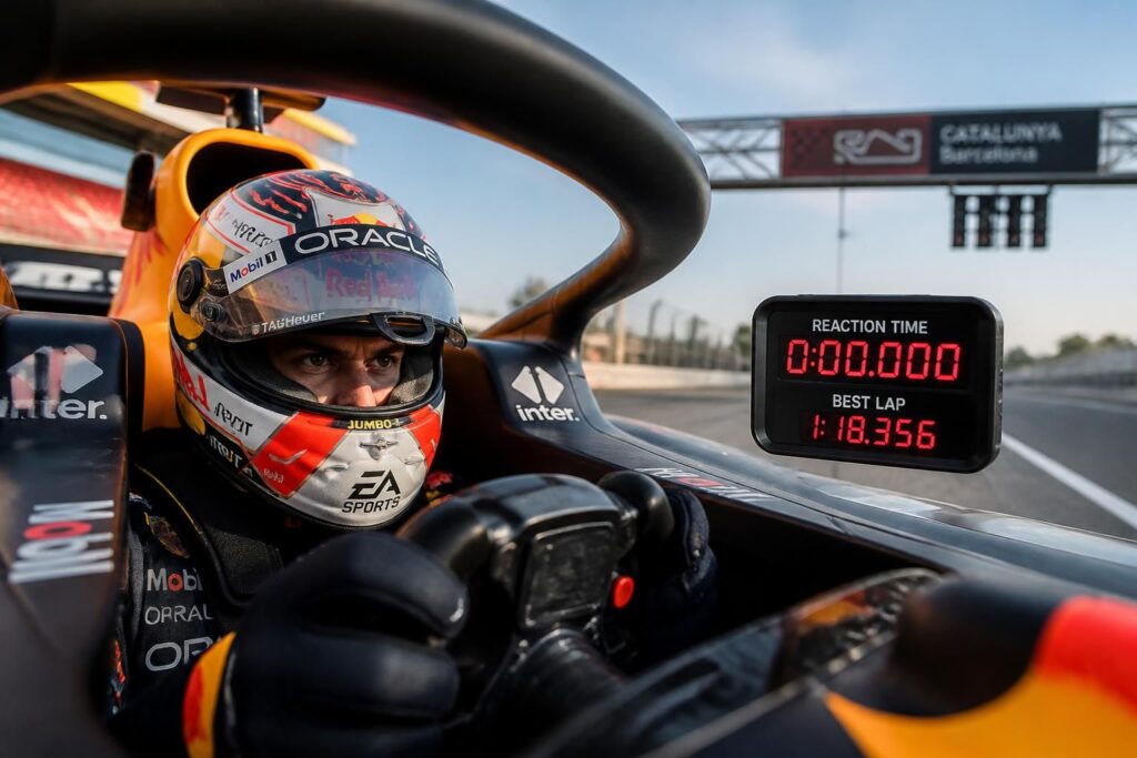 découvrez comment le temps de réaction influence les performances des pilotes de f1 et les facteurs clés qui expliquent leurs résultats lors des tests.