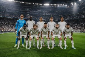 découvrez la composition du real madrid, les joueurs clés et les alignements privilégiés pour les grands matchs.